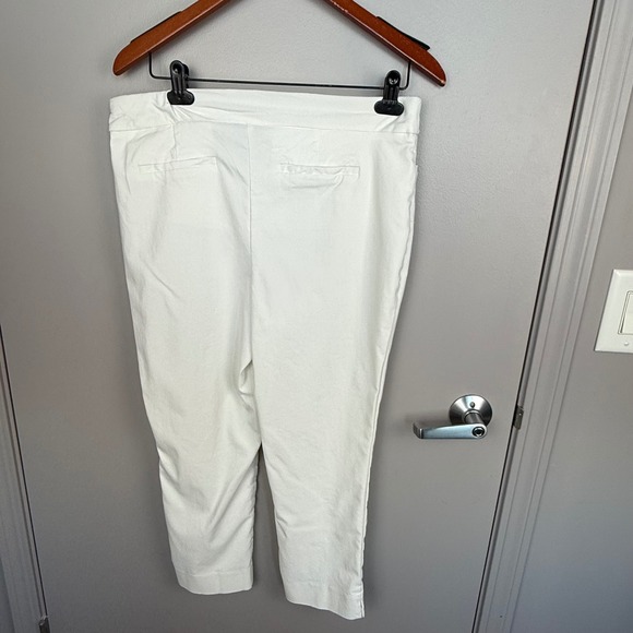 Chicos Womens Pants Size 1.5 White Cropped Leg Casual Stretch Flat Front - Picture 5 of 9